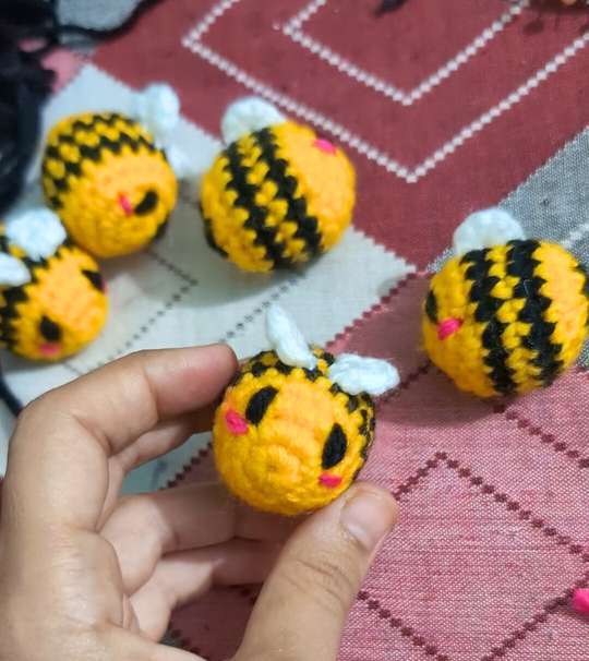 Crochet honey bee
